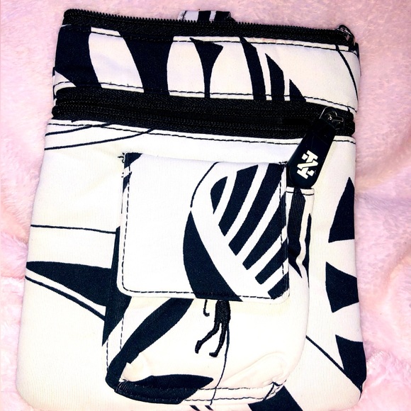 IZOD Wristlet Purse BNWOT - Picture 13 of 14